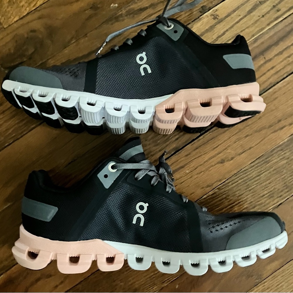 On CloudFlow Sneakers, Women’s Size 7.5 (Never Worn)